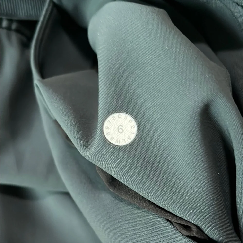 Lululemon On The Fly Skirt 21” - size 6 - Picture 5 of 5